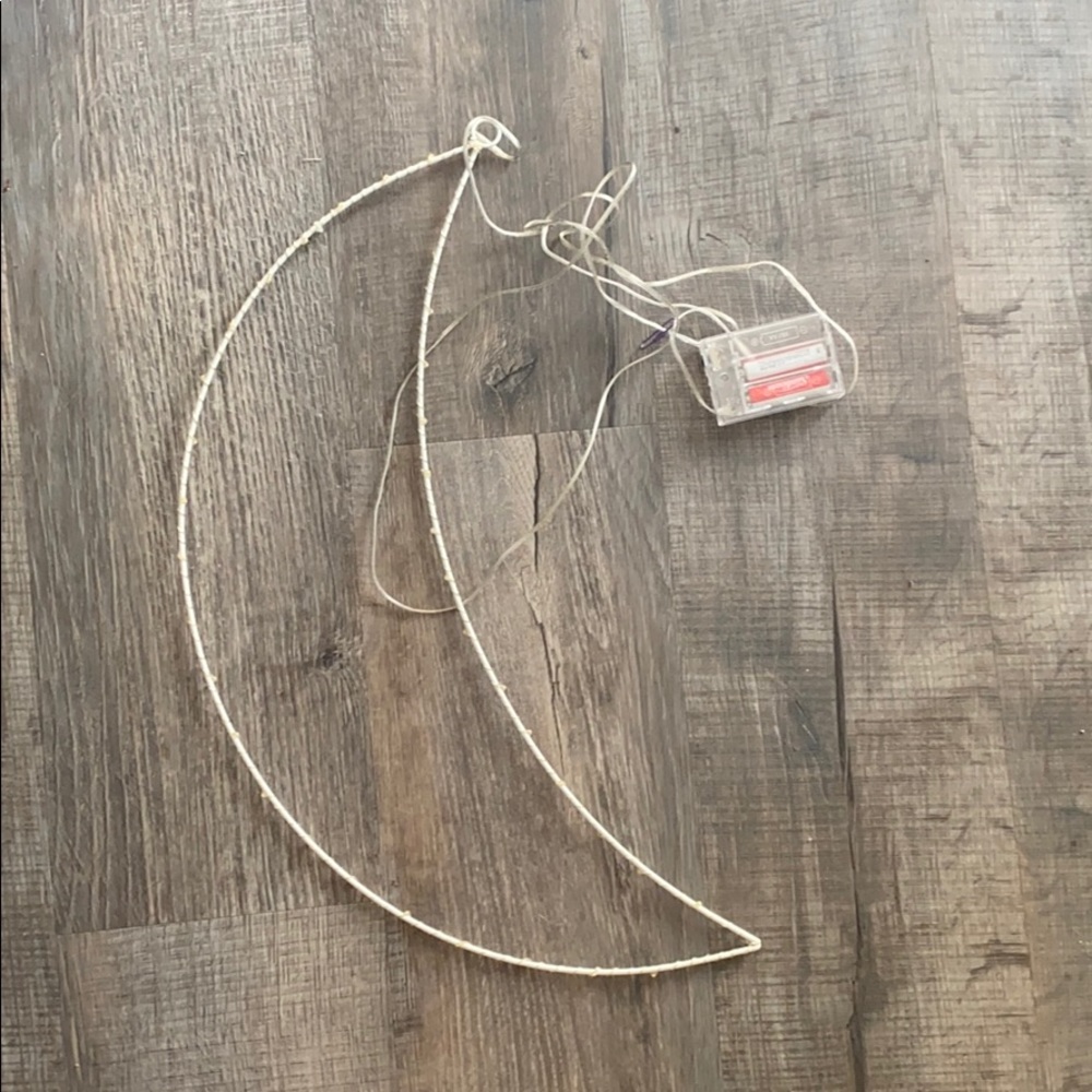 Moon shaped string light